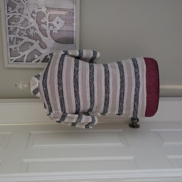 Mid Arm Length Blouse Size L White, Sliver & Tan - Picture 3 of 7